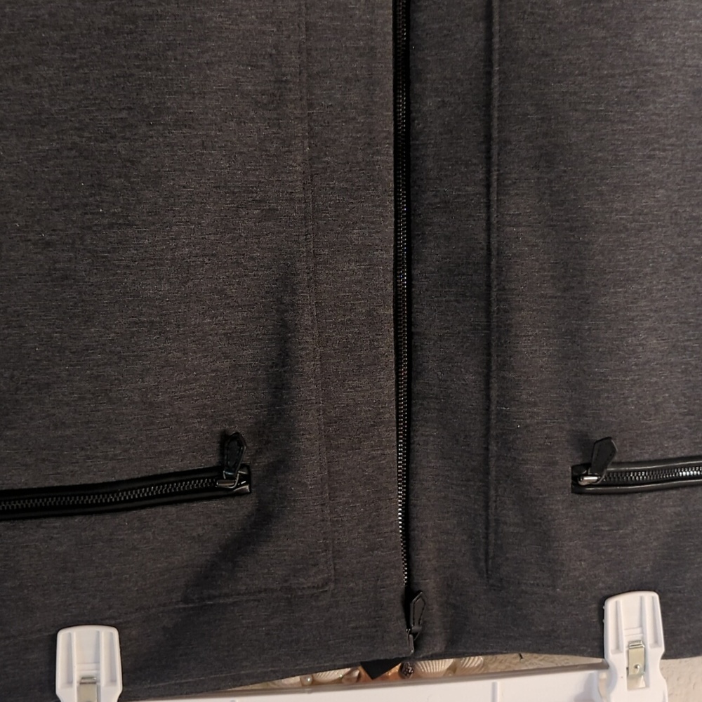 Mini skirts - Picture 2 of 8